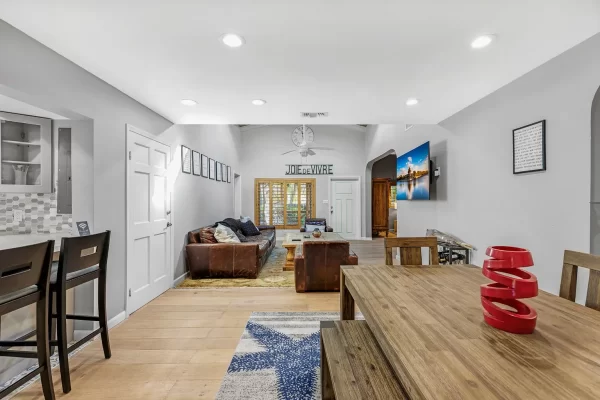 0166f7d3278042543d5a7edcc204e01c-uncropped_scaled_within_1536_1152