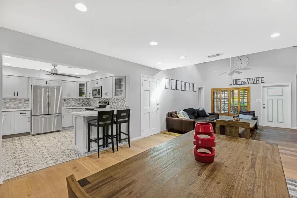 8c3ff733e66f621b259f3f008f36ae2e-uncropped_scaled_within_1536_1152