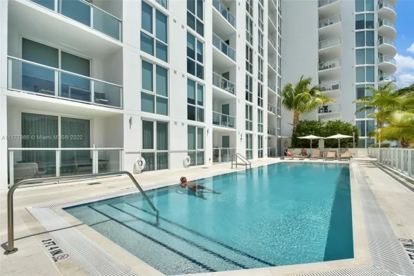 8f2fe2ff24da3472254868dfcd10fc0al-m4205726523rd-w2048_h1536